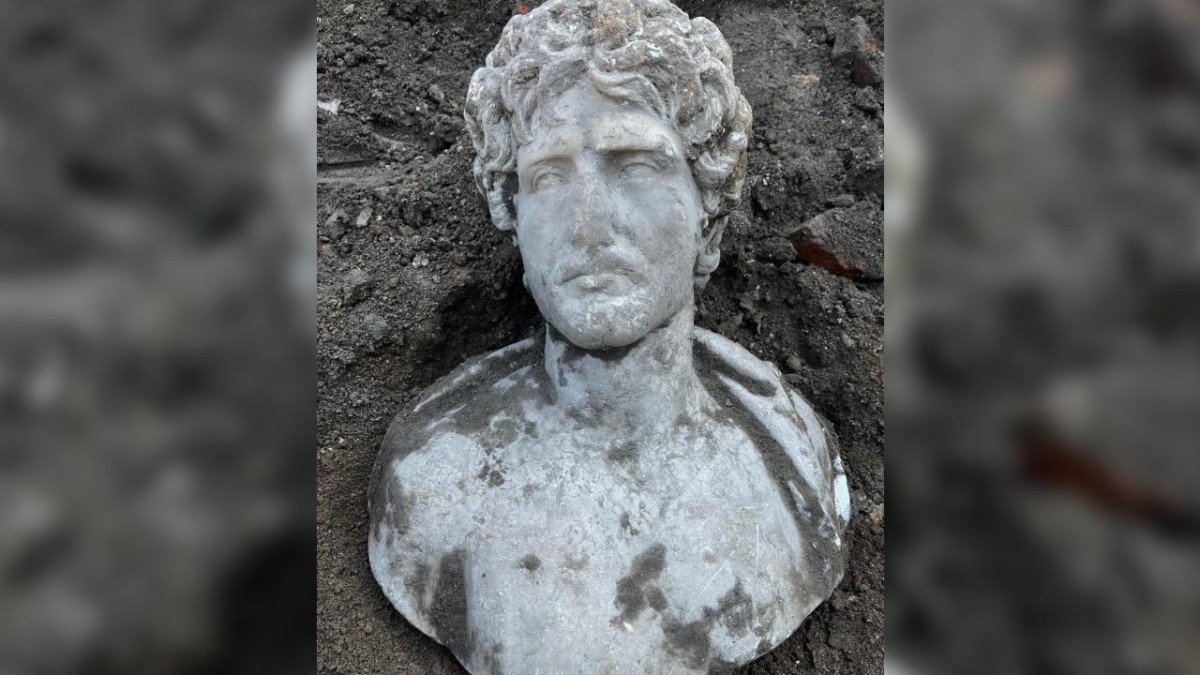 Düzce'de 1800 yıllık büst bulundu