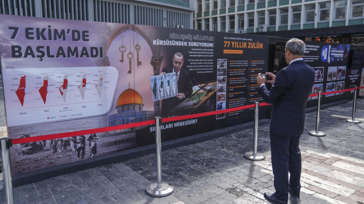 AK Parti'den Gazze'deki soykırımın 1. yılına ilişkin sergi