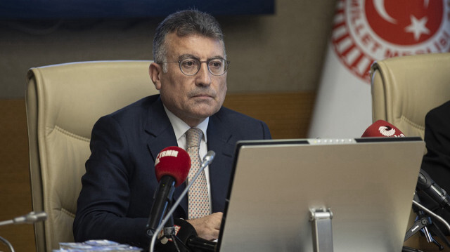 Kredi kartlarından yıllık 750 TL vergi alınması 2025'e ertelendi