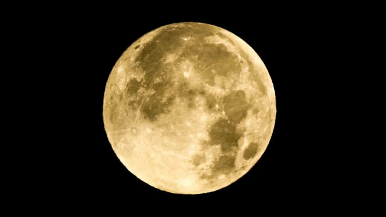 Stargazers around the world catch supermoon