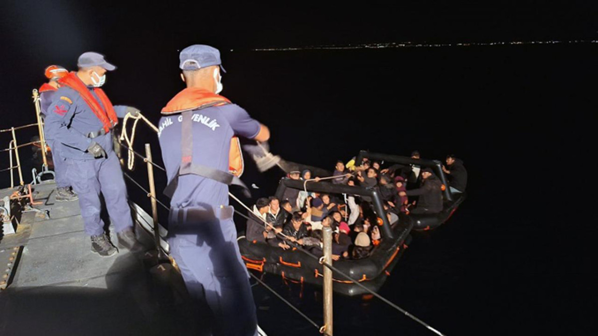 Yunanistan'ın ölüme terk ettiği düzensiz göçmenler kurtarıldı