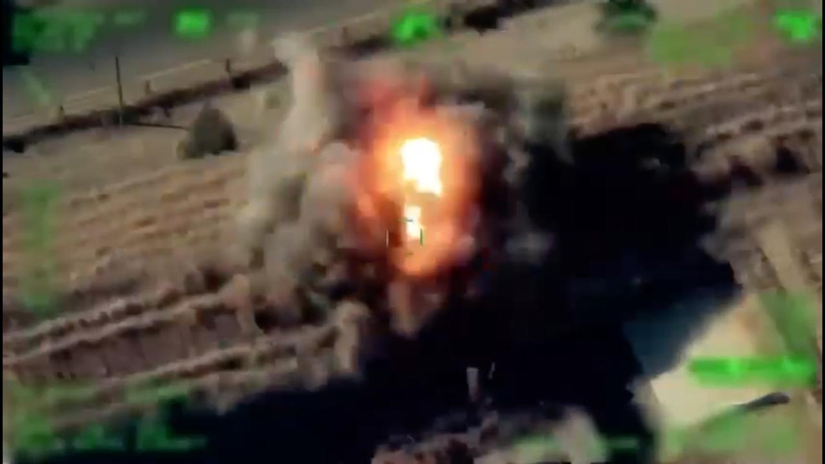 MİT, PKK/YPG'nin Esed rejiminden ele geçirdiği 12 tır, 2 tank ve 2 depoyu imha etti