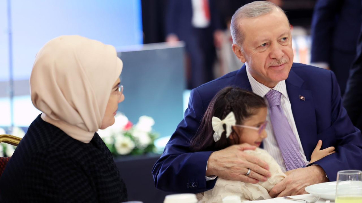 Emine Erdoğan: Tek dileğimiz, her evlat güven ve huzur içinde büyüsün