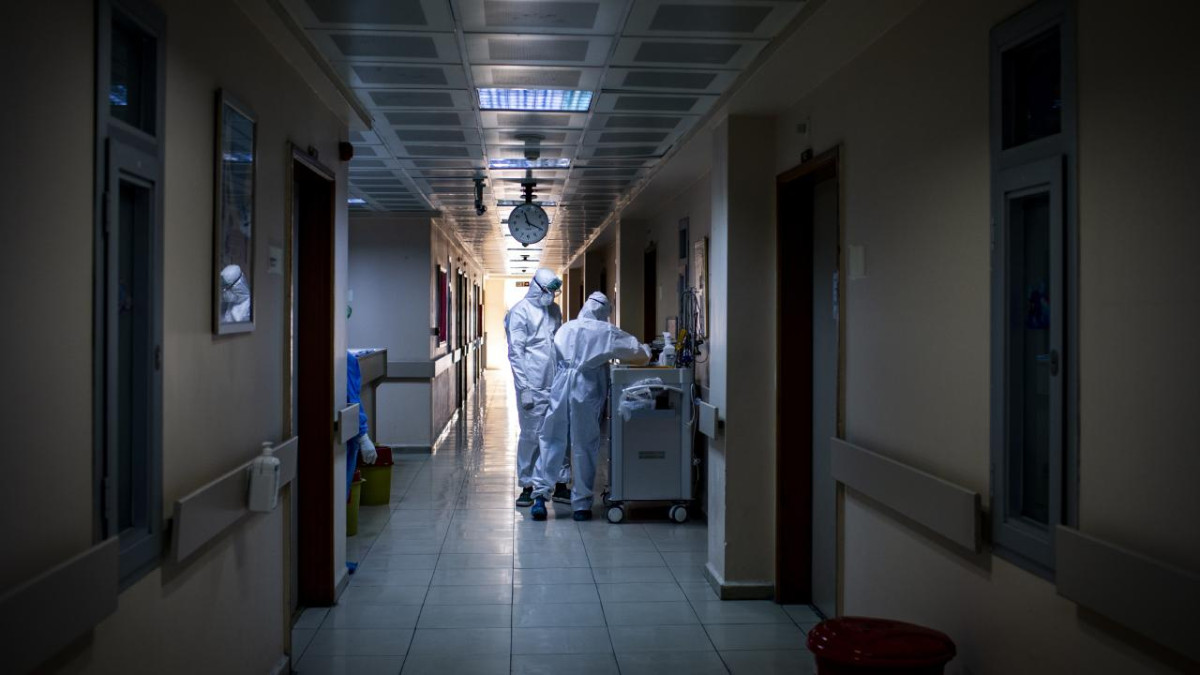 Koronavirüs geri mi dönüyor: Bir haftada 257'den 1100 vakaya ulaşıldı