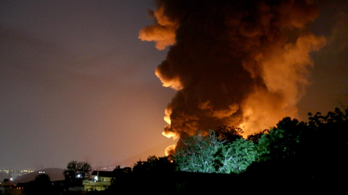 İsrail ordusu, İranın güneybatısına hava saldırılarında askeri hedefleri vurduğunu iddia etti