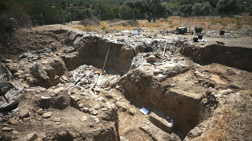 Çanakkale'de 8 bin 800 yıllık 5 mimari yapı gün yüzüne çıkarıldı