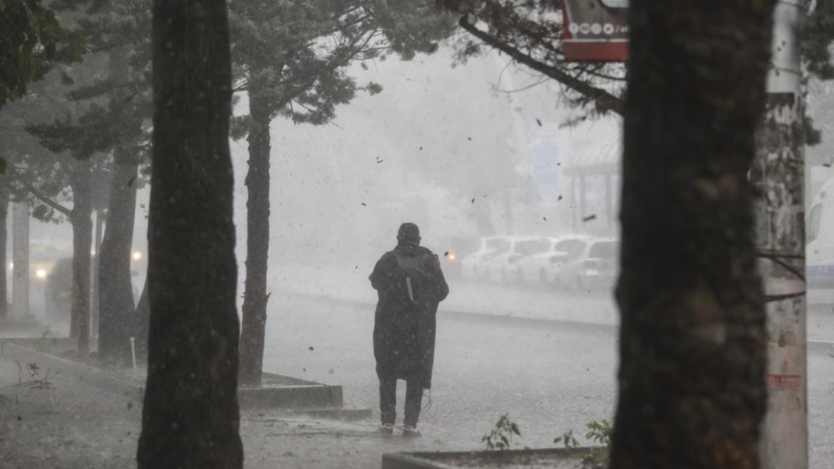 Ankara'da sağanak ve şiddetli rüzgar etkili oldu