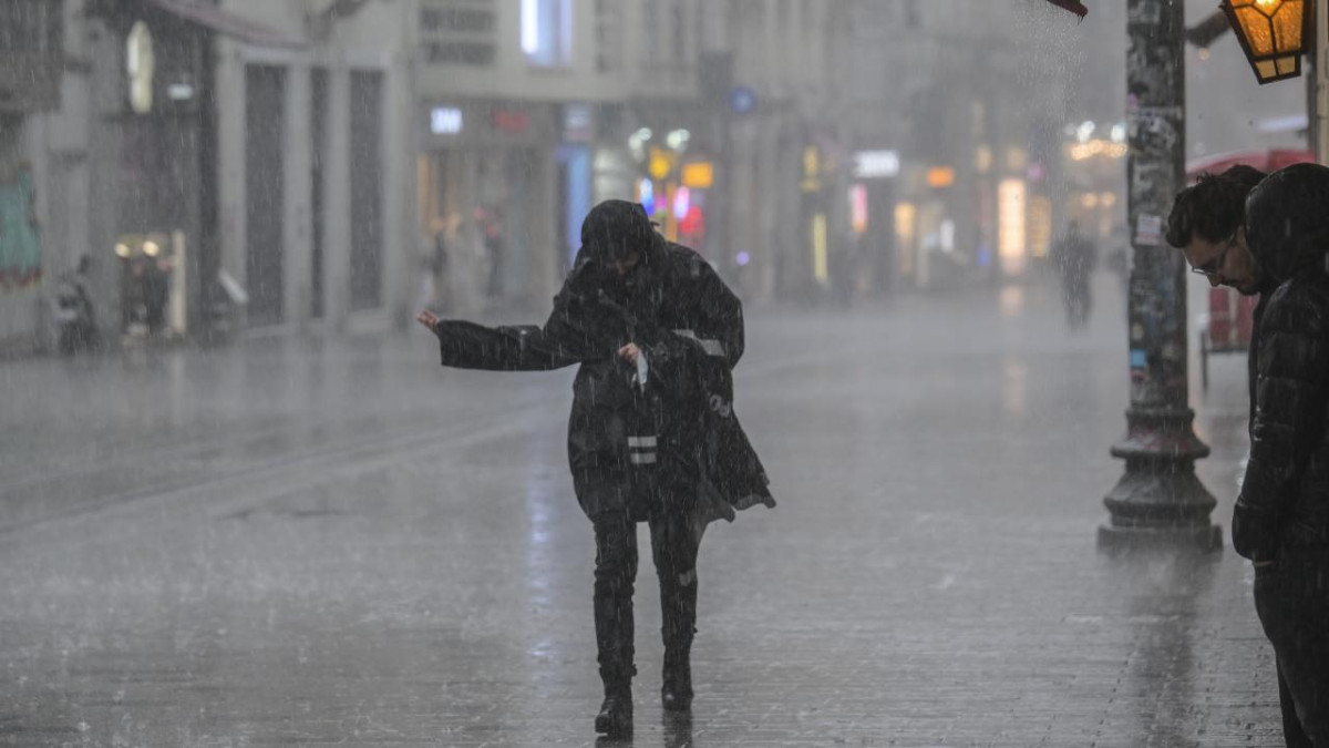 Birçok ilde sağanak etkili oldu: Meteoroloji uyardı