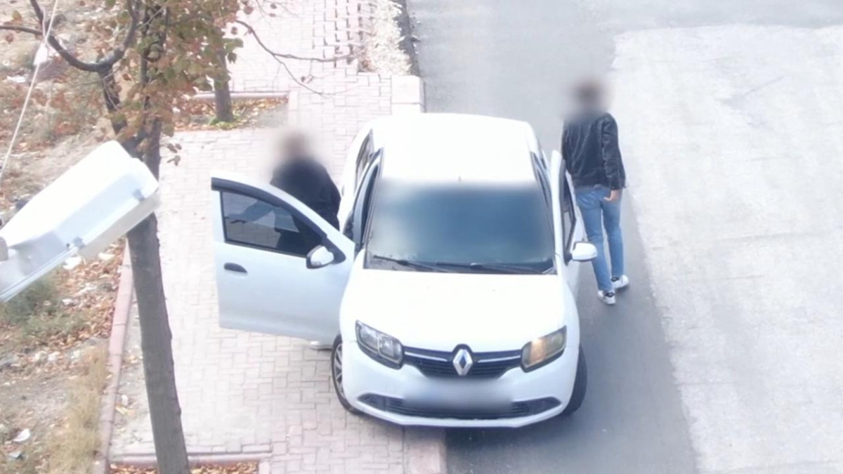 Şoför değiştiren ehliyetsiz sürücü drona yakalandı