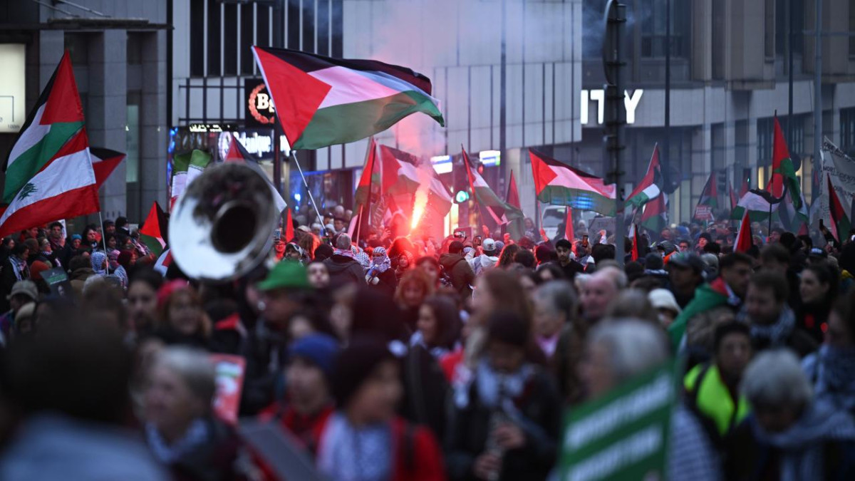 Belçika'da binlerce kişi Gazze'ye destek gösterisi düzenledi