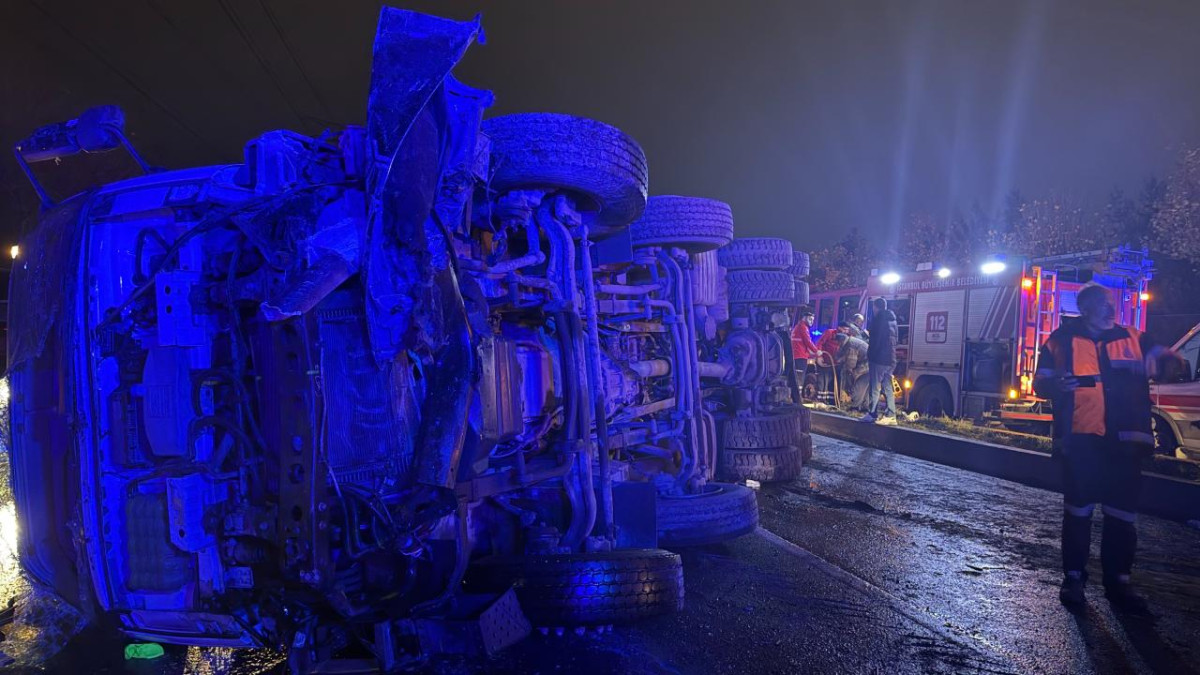 İstanbul'da zincirleme trafik kazası: Ölü ve yaralılar var