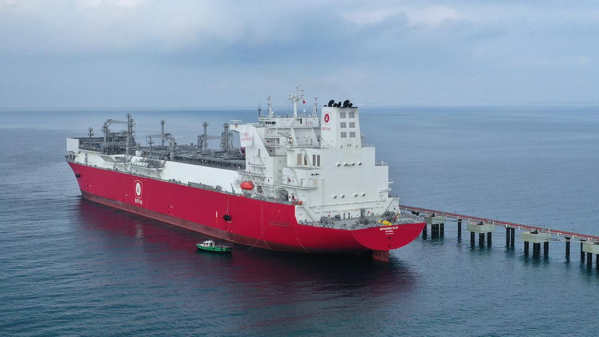 Ertuğrul Gazi, 100. gemiden gemiye transfer operasyonunu başarıyla tamamladı