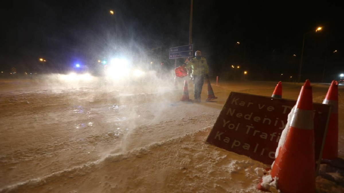 Kars'ta bazı yollar ağır taşıt trafiğine kapatıldı