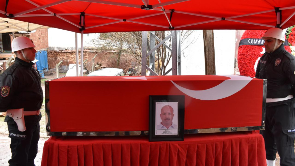 Trafik kazasında şehit olan polis memuru son yolculuğuna uğurlandı