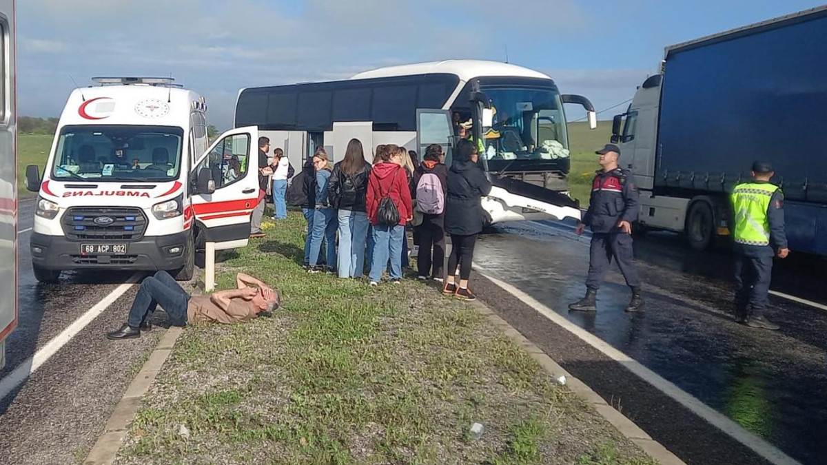 Bursa'da sağanak: Evleri su bastı