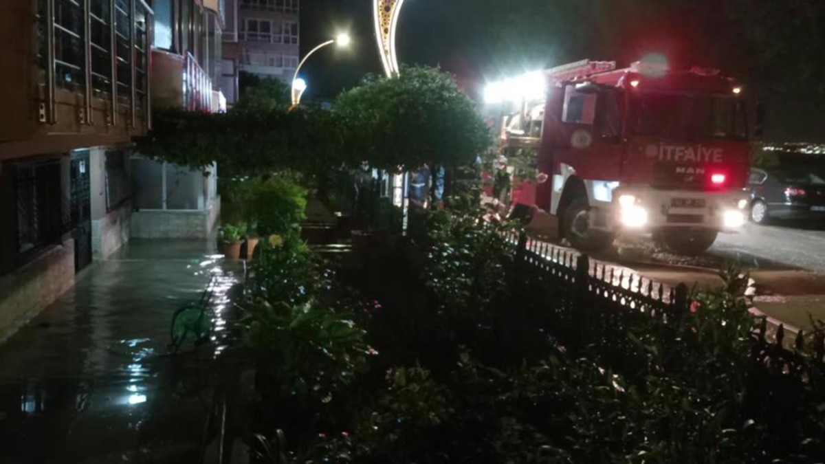 Kocaeli'yi sağanak vurdu: Ev ve iş yerleri su ile doldu